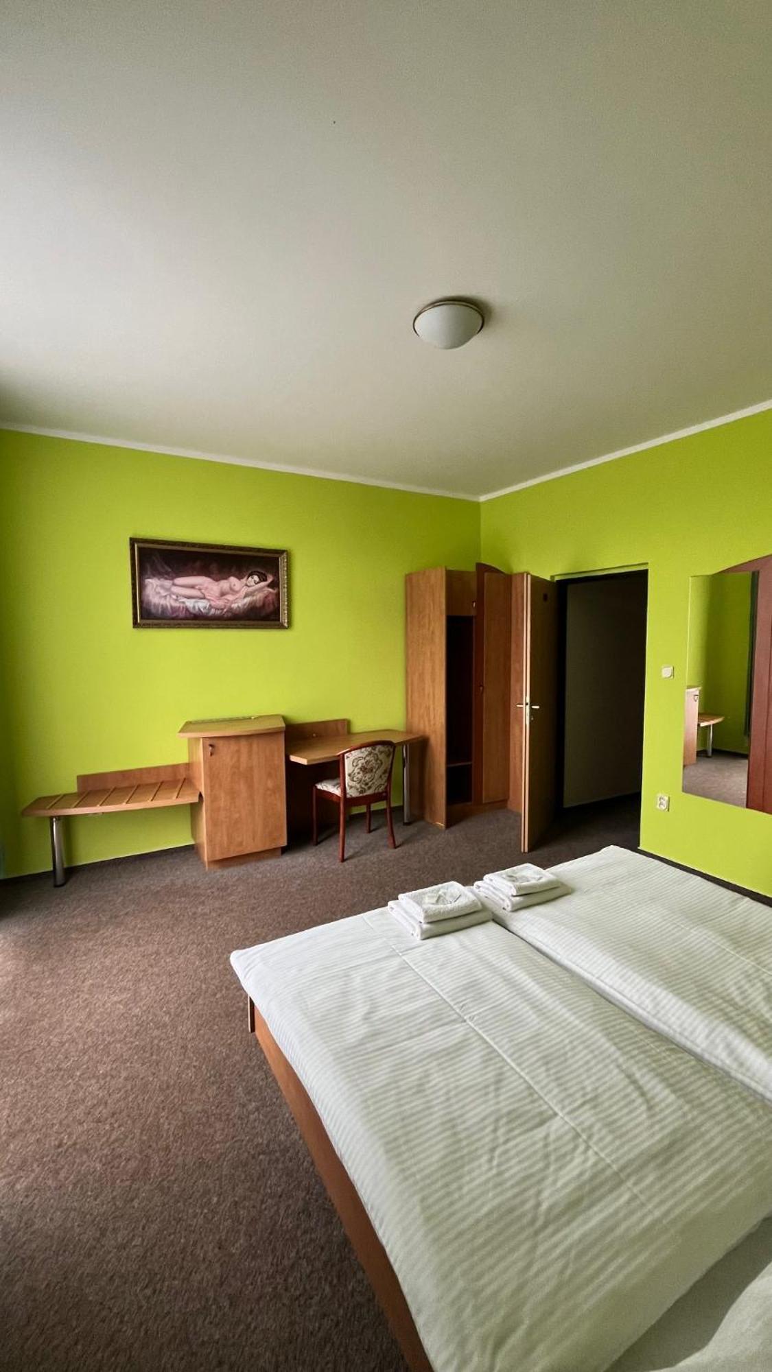 Grandhotel Novy Bor Ngoại thất bức ảnh