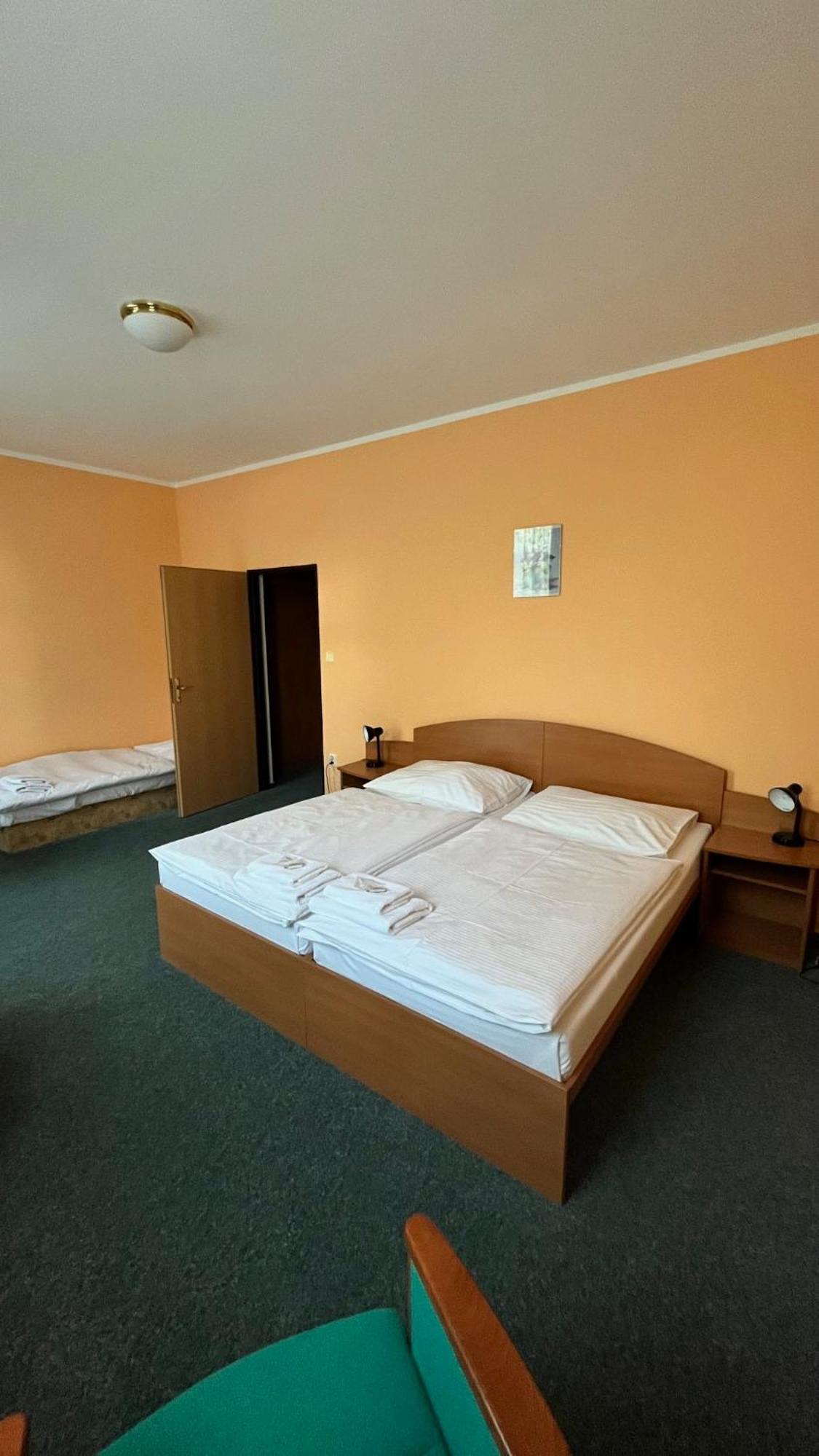 Grandhotel Novy Bor Ngoại thất bức ảnh
