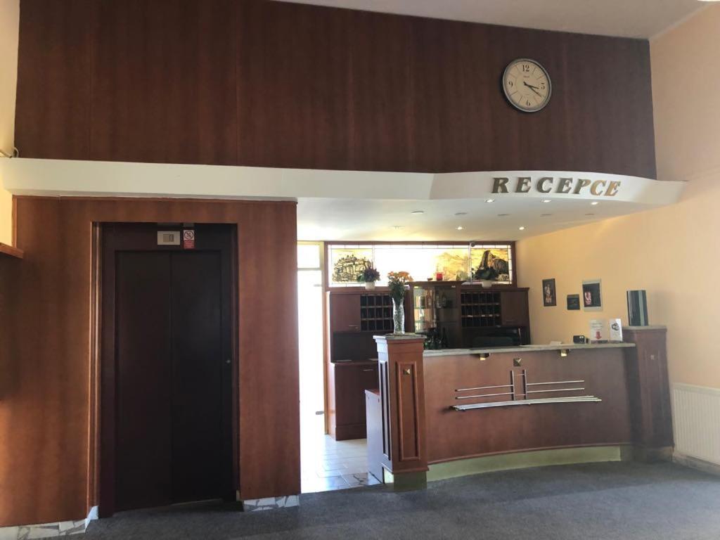 Grandhotel Novy Bor Ngoại thất bức ảnh